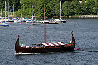  perahu viking berlayar diatas laut benua eropa